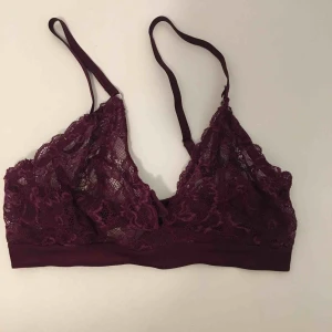  - Söt top/bh i lila/vinröd 🍇 strl 80C reglerbara band och rygg frakt 22kr