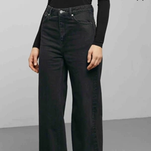  - Säljer mina slutsålda ace weekday jeans. Knappt använda och skitsnygga. Kommer tyvärr ej till Använding.  Buda pris.