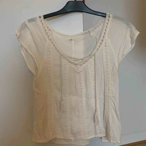  - En perfekt topp för sommaren då den är väldigt luftig, endast använd 3 gånger. Om du är intresserad så kan du höra av dig om fler bilder! 