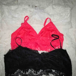  - Bralettes/spetstoppar Skriv för info om storlek och pris