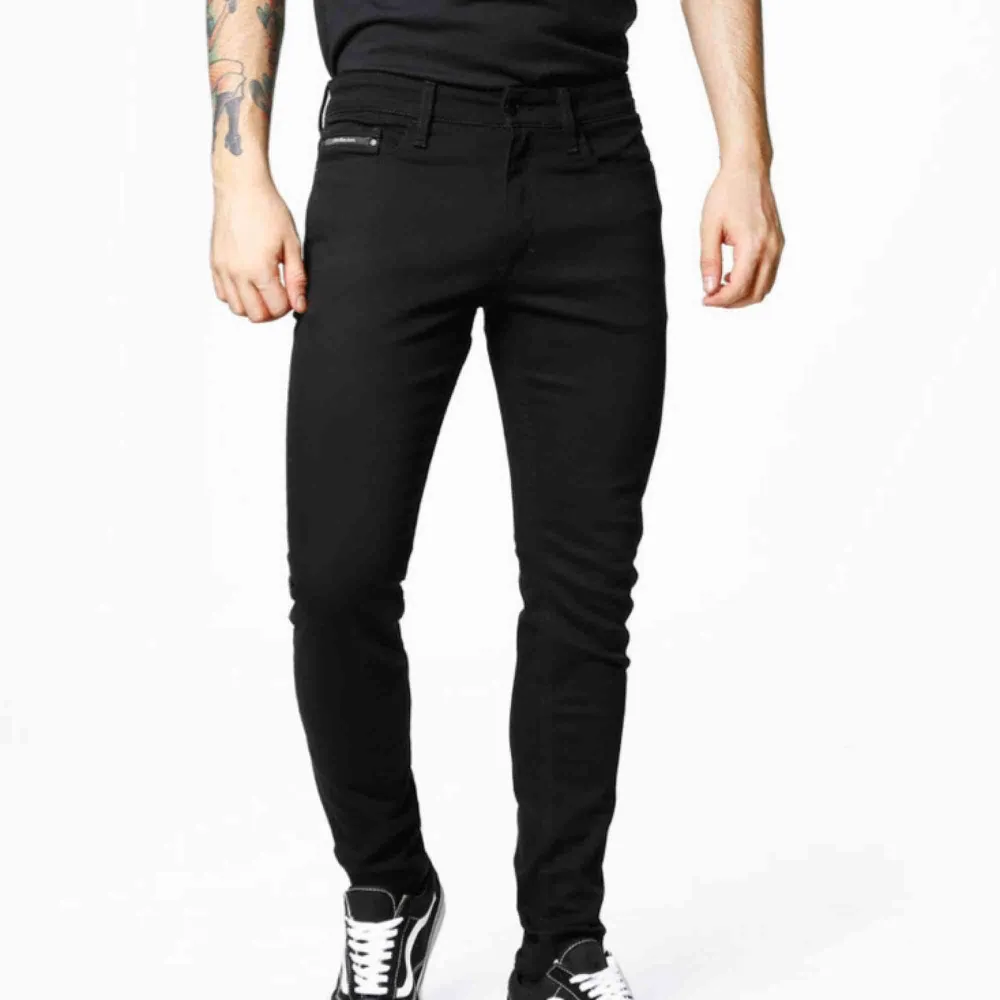 Calvin Klein jeans stay black! Nya använda 1 gång Calvin Klein jeans nypris ca 1500. Jeans & Byxor.