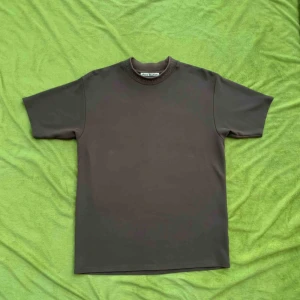  - Acne Studios Navid Tee Brun Size S Skick 9/10 Buda!