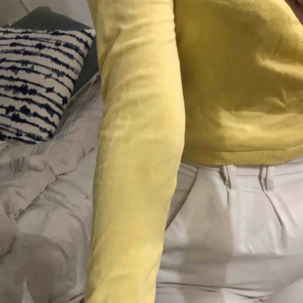 Gullig tröja, från en liten butik i Köpenhamn. Lappen med märke har jag klippt av, pga att den kliade:)). Toppar.
