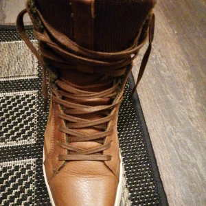  - Nya skor. Har använt de ett par gånger, säljer pga fel storlek. 