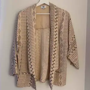 A very nice oversized blazer for Spring by Noa Noa. In a super good condition. 