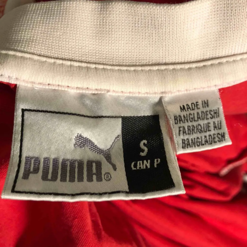 T-shirt från Puma, inköpt på humana. Har inte använts så mycket och är därför i fint skick. Möts upp på Södermalm eller fraktar, vid frakt står köparen för kostnaden 💜. T-shirts.
