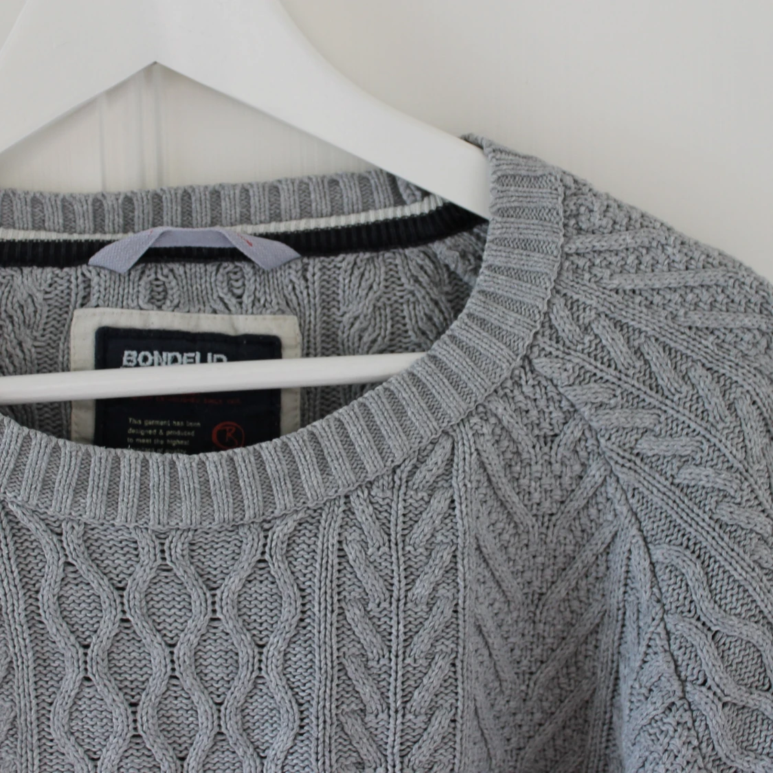 Grå tröja  - 90
