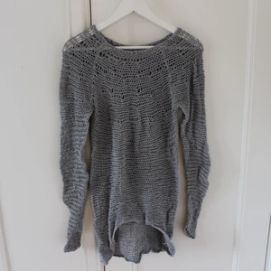 Hunkydory tröja - Glest stickad Hunkydory tröja, väldigt töjbar. Köparen står för frakt 🤍