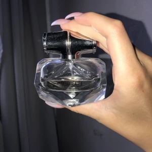 Gucci parfym  - Gucci parfym med Ask. Halvfull så priset ligger på 500kr