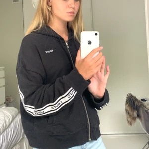 Levi’s hoodie - Jättemysig och cool hoodie med zip från levis. St L/M. 120kr+frakt 49kr✨✨