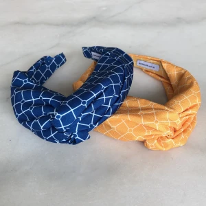 Diadem Hermine Hold - Diadem/hårband från Isabella Löwengrips märke Hermine Hold. Oanvända! Nypris 299kr. 142kr inklusive frakten för 1 eller båda för 200kr inklusive frakten. 