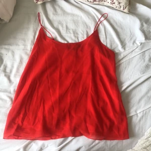 Linne - Rött blus Linné från bik bok 