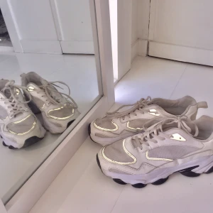Chunky sneakers - Med reflexer vid blixt. Strl 39 men tror de passar även 40.
