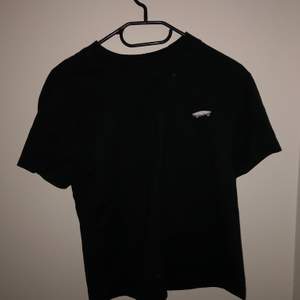 En svart Vans t-shirt, lite tjockare tyg än vanligt. 100+frakt 