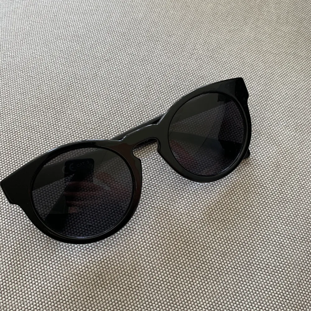 Svarta solglasögon, vet inte vart den är ifrån men tror Cubus, använda men i bra skick💕. Övrigt.