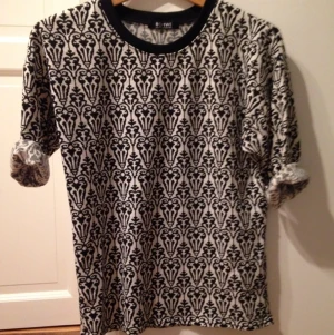  - Mysig tröja, använd fåtal gånger