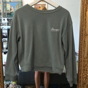 Sweatshirt  - Lite oversized sweatshirt. Kommer ej till använding längre. 