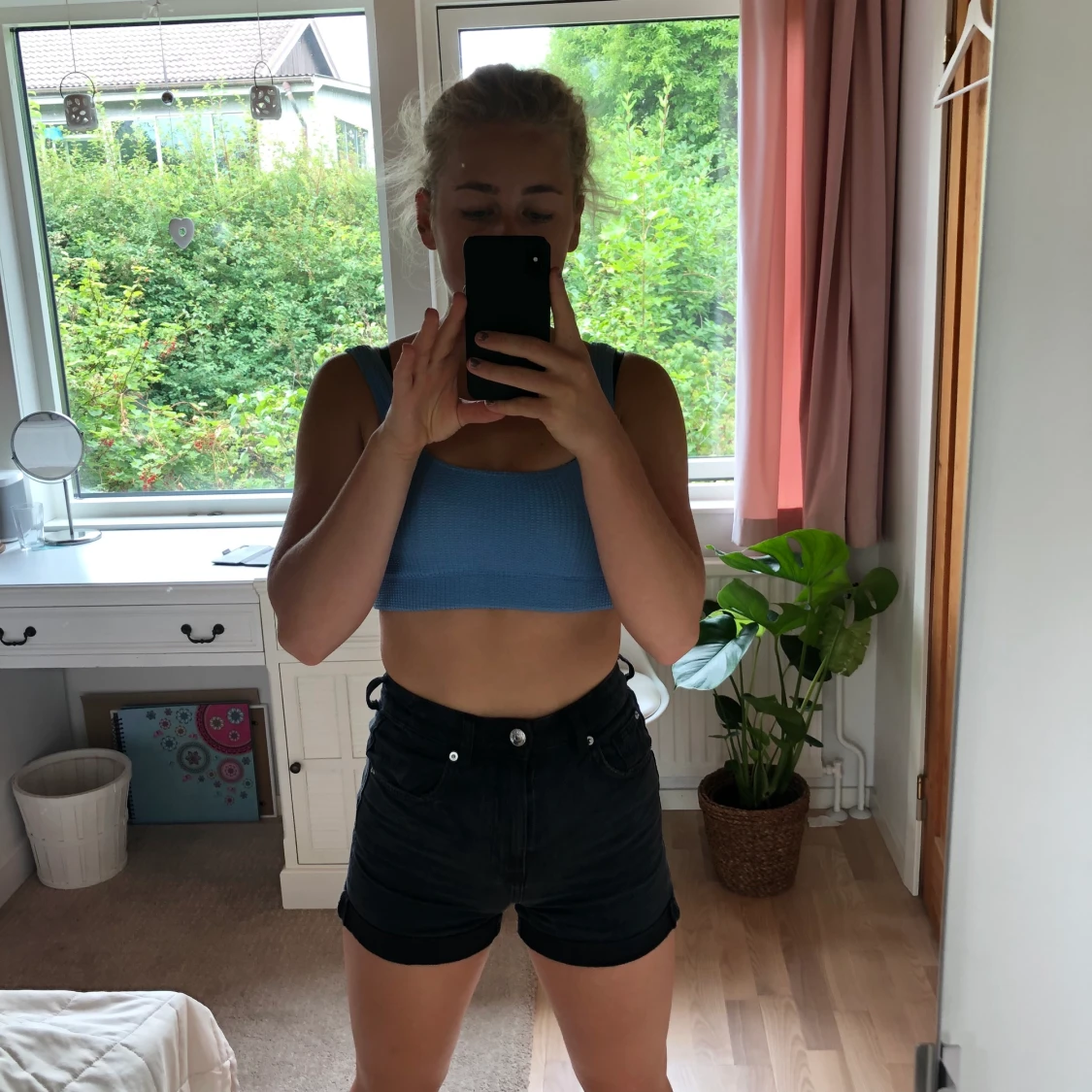 Ett par svarta shorts i storlek S eller XS - 90