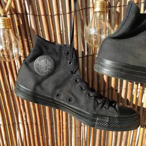 Black MENS converse - size 42 - worn couple of times only