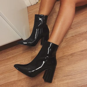 Klackskor - Klackskor från Booho, i storlek 38. Aldrig använda så i god kvalité. Säljs för 115 kronor inkl frakt 🥰