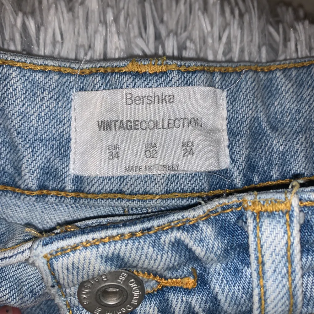 Jeans kjol från Bershka. Använt några gånger. . Kjolar.