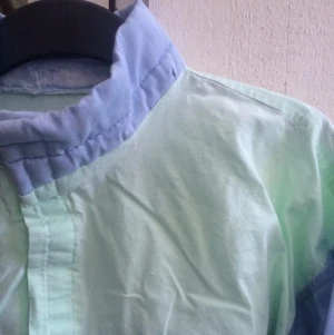  - denna UNDERBARA tröja fick jag av en kär vän men har tyvärr inte använt någon gång. har en framficka och världens härligaste färger! 