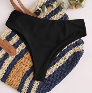 Bikinitrosor - Säljer denhär bikinitrosorna från shein i storlek S 🤩 Oanvönda och skitfina! 