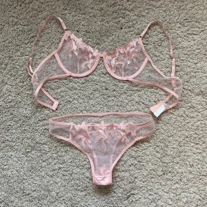 Underklädesset - Såå fint underklädesset från Shein som tyvärr är för stort för mig💖 Endast testade med trosor under! Frakt-24kr