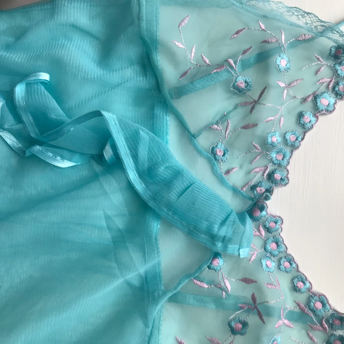 Klänning med volang  - 90