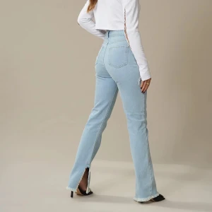 Jeans med slits - sjukt snygga jeans från Hanna Schönbergs kollektion, skön och snygg passform 🦋