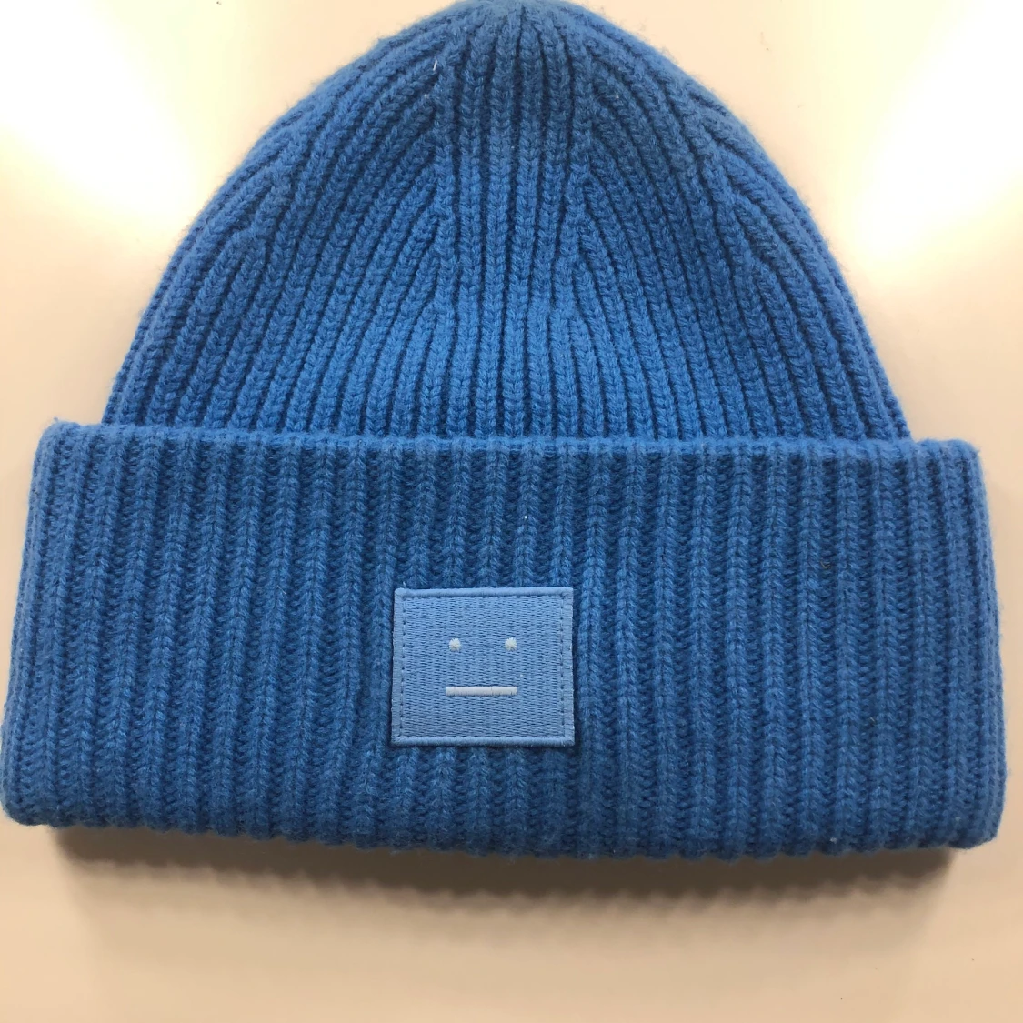 Acne Mössa ljusblå