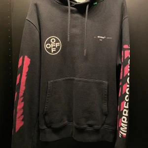 Off white hoodie - Off white hoodie Storlek M Skick 9/10 Slutsåld överallt