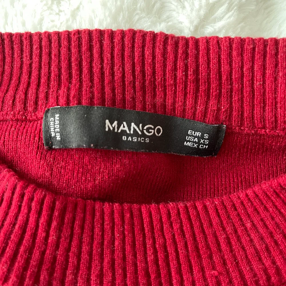 Fin tröja från mango i jättemysigt typ! Inte nopprig alls, nypris 399kr! 💗. Stickat.