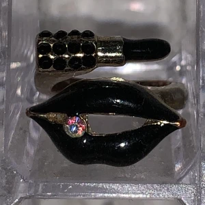 ring  - jätte cool ring, bra skick, sällan använd, ny pris 239kr, buda eller hör av er privat!  Frakt 24kr☺️