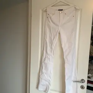 Vita jeans från kappahl storlek 34/xs 