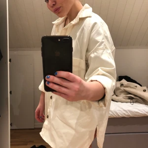 Skjorta från Gina tricot, xs/s - Oversize skjorta/klänning från Gina tricot. Aldrig använd. Original pris 399 kr.