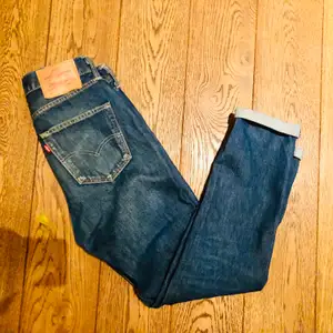 Felfria Levi’s jeans modell 501 CT säljes!! 