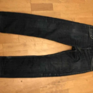 Lee Jeans - Mörkblåa Lee jeans                                                                    köpte dom för 1600
