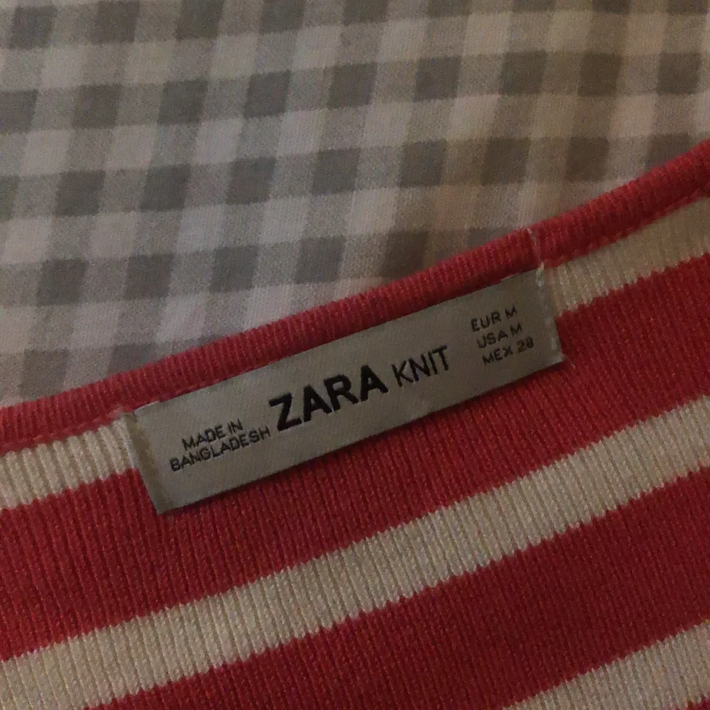 Zara Knit Brand New. Never Worn. Size M, bought for 200kr. Free shipping.. Stickat.