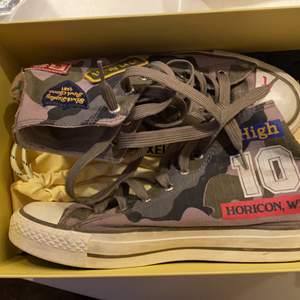 Svinballa skor från replay, ser precis ut som Converse. Dom är i camo mönster och med stickers!
