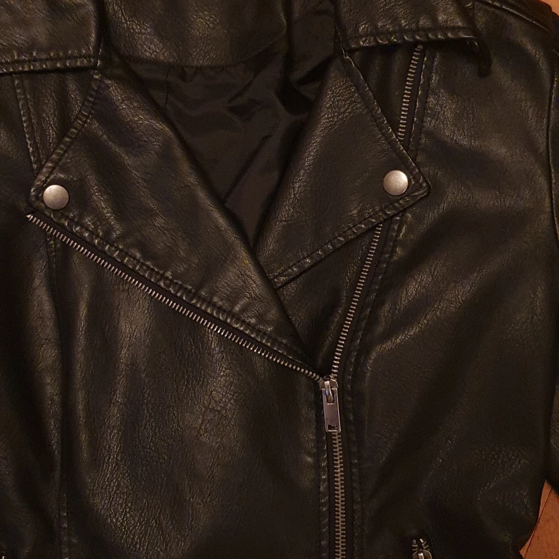 Svart läderjacka Storlek L (tall) - 90