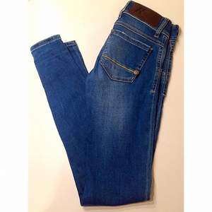 Oanvända jeans från RA-RE
Blå
Inga slitningar
Pris kan diskuteras
