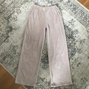 ✨Mysbyxor✨ - Utsvängda mysbyxor från B.YOUNG❤️