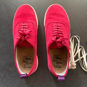 Eytys Mother Suede Pink  - Säljer ett par knappt använda Eytys Mother Suede storlek 42. Köparen står för frakten.