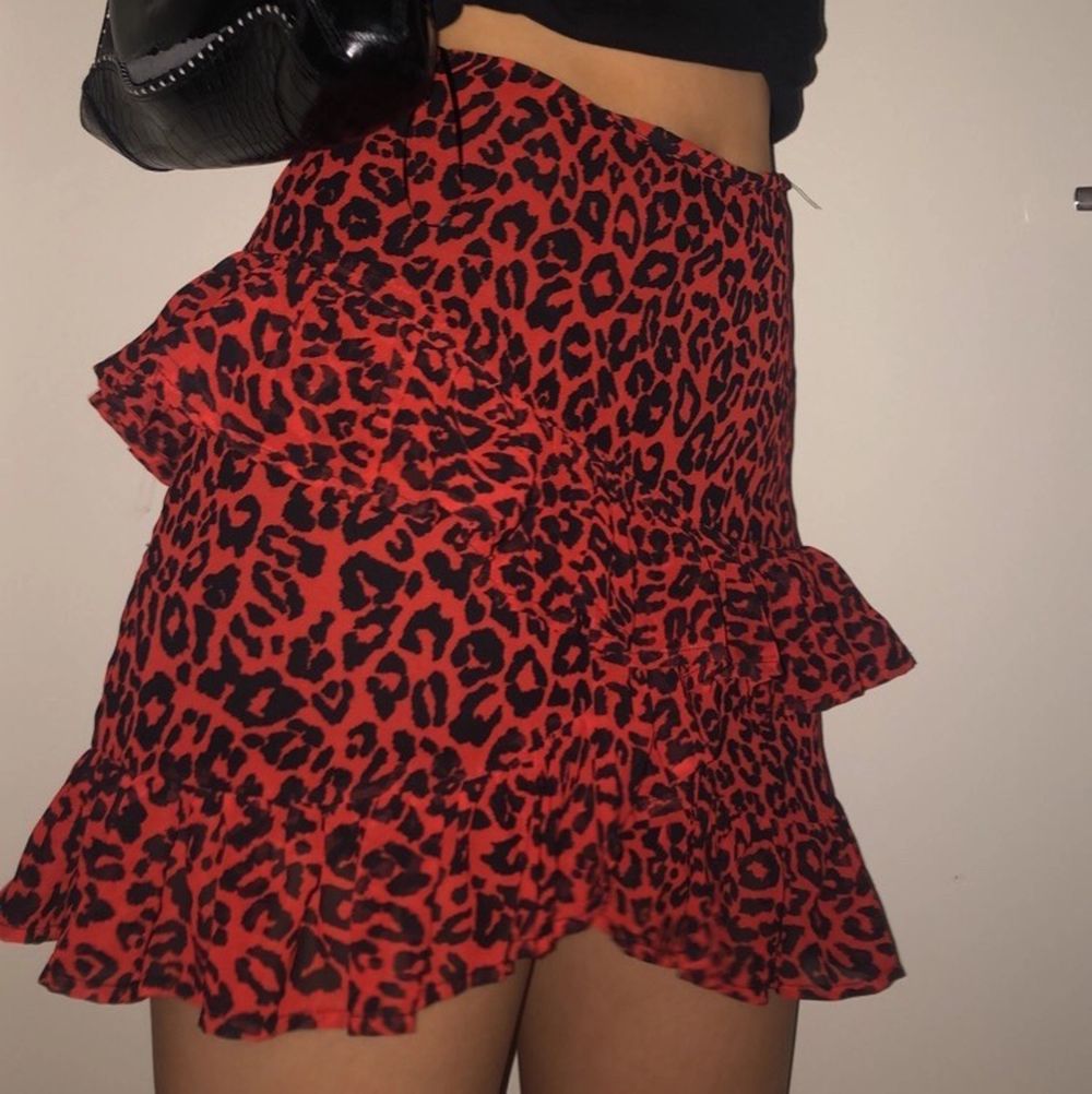 Röd Leopard kjol - Kjolar | Plick Second Hand