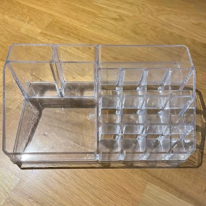 Sminkställning - Helt ny smink förvaringsbox för endast 50kr. 