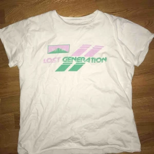  - t-shirt från Norr med coolt tryck🌟 köparen står för frakten😜