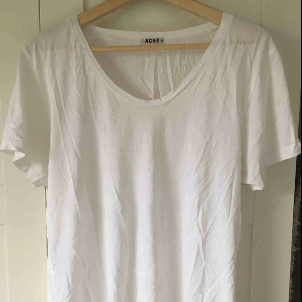 Acne white T-shirt  Posten +59kr. T-shirts.