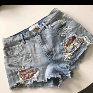  - Snygga jeansshorts från Garage.  Modell: Festival short Storlek 1 vilket motsvarar XS/S.  I mycket fint skick!   Frakt tillkommer!  