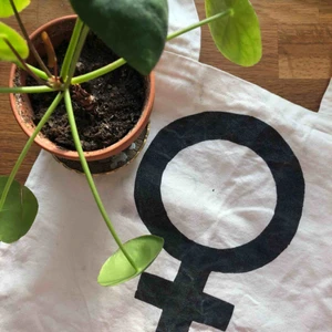  - jättefin tygkasse jag tryckt själv! kan skicka exakta mått om det önskas!🦋💓🧚‍♂️